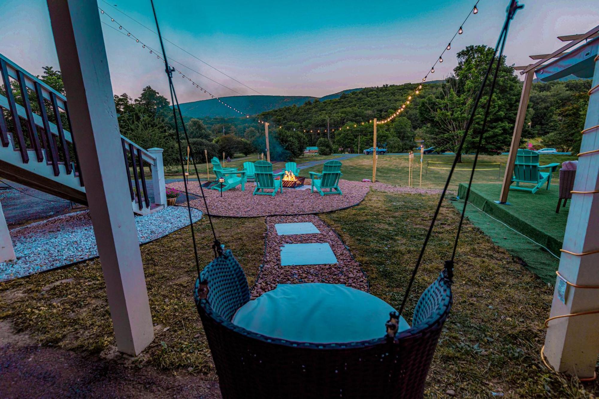 Carloover Vista: Mountain Escape Hot Springs Exterior foto