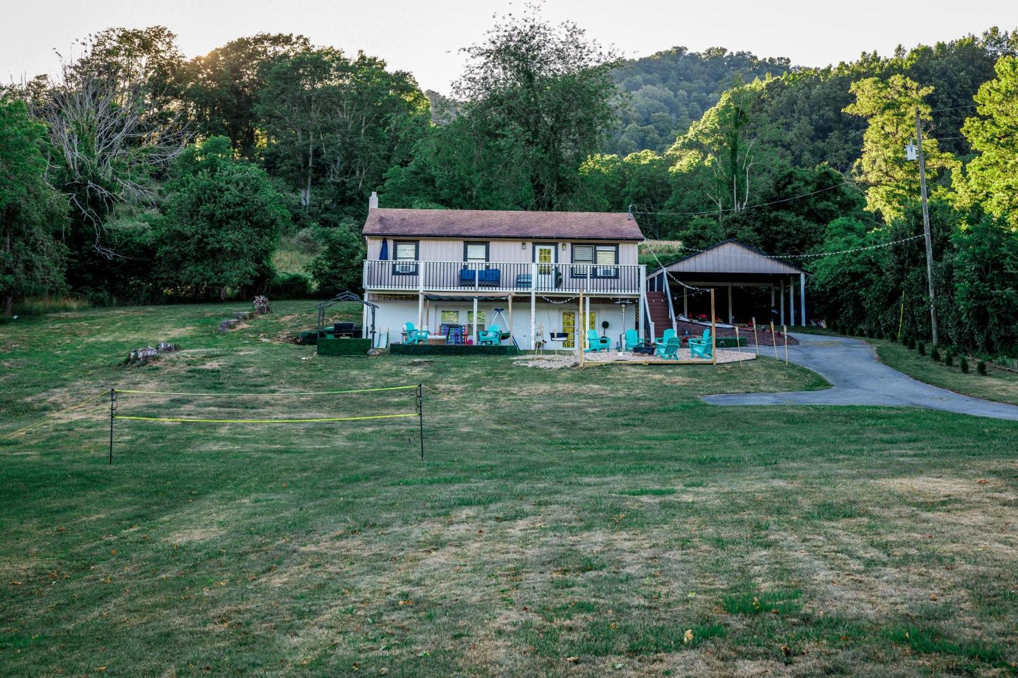 Carloover Vista: Mountain Escape Hot Springs Exterior foto