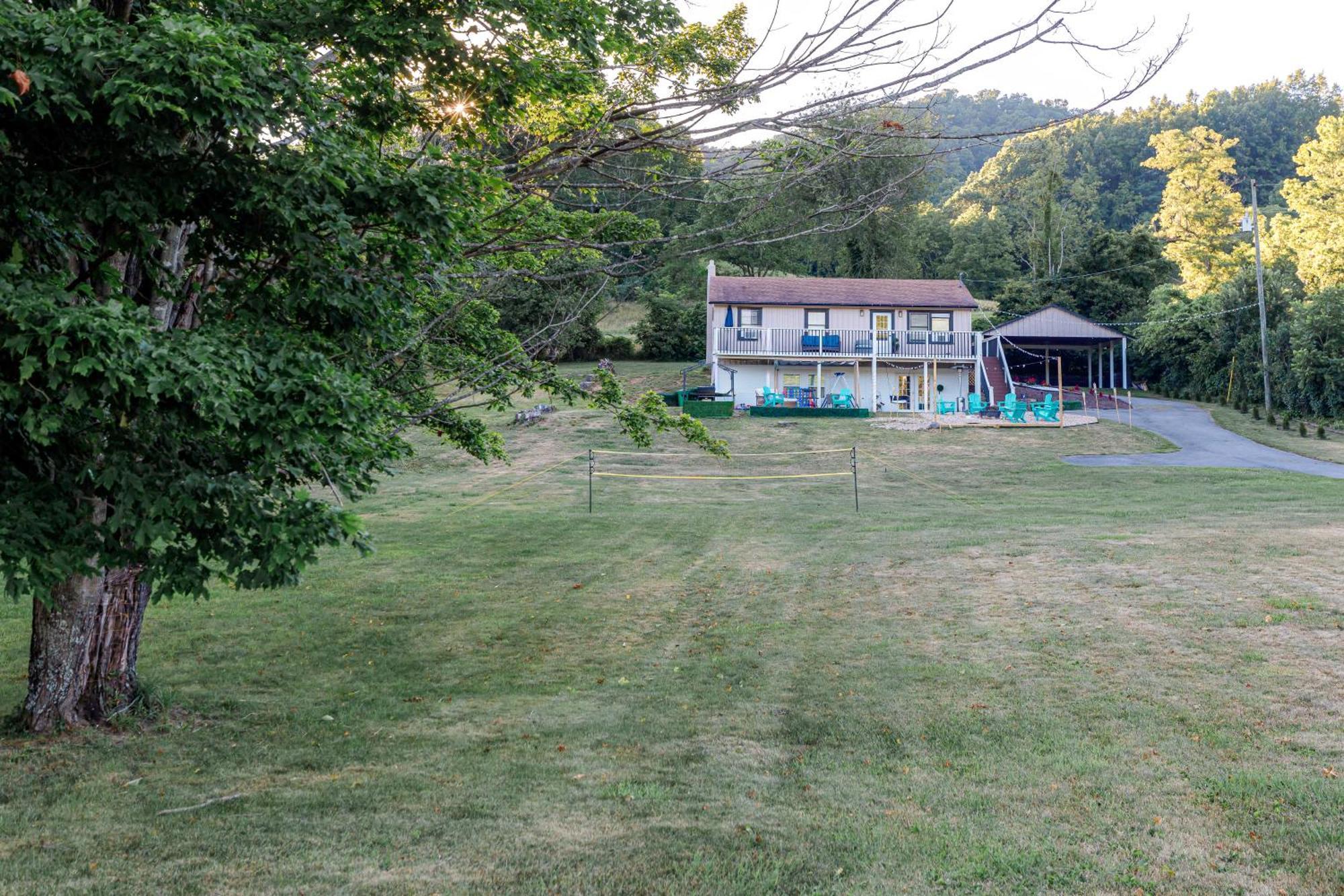 Carloover Vista: Mountain Escape Hot Springs Exterior foto