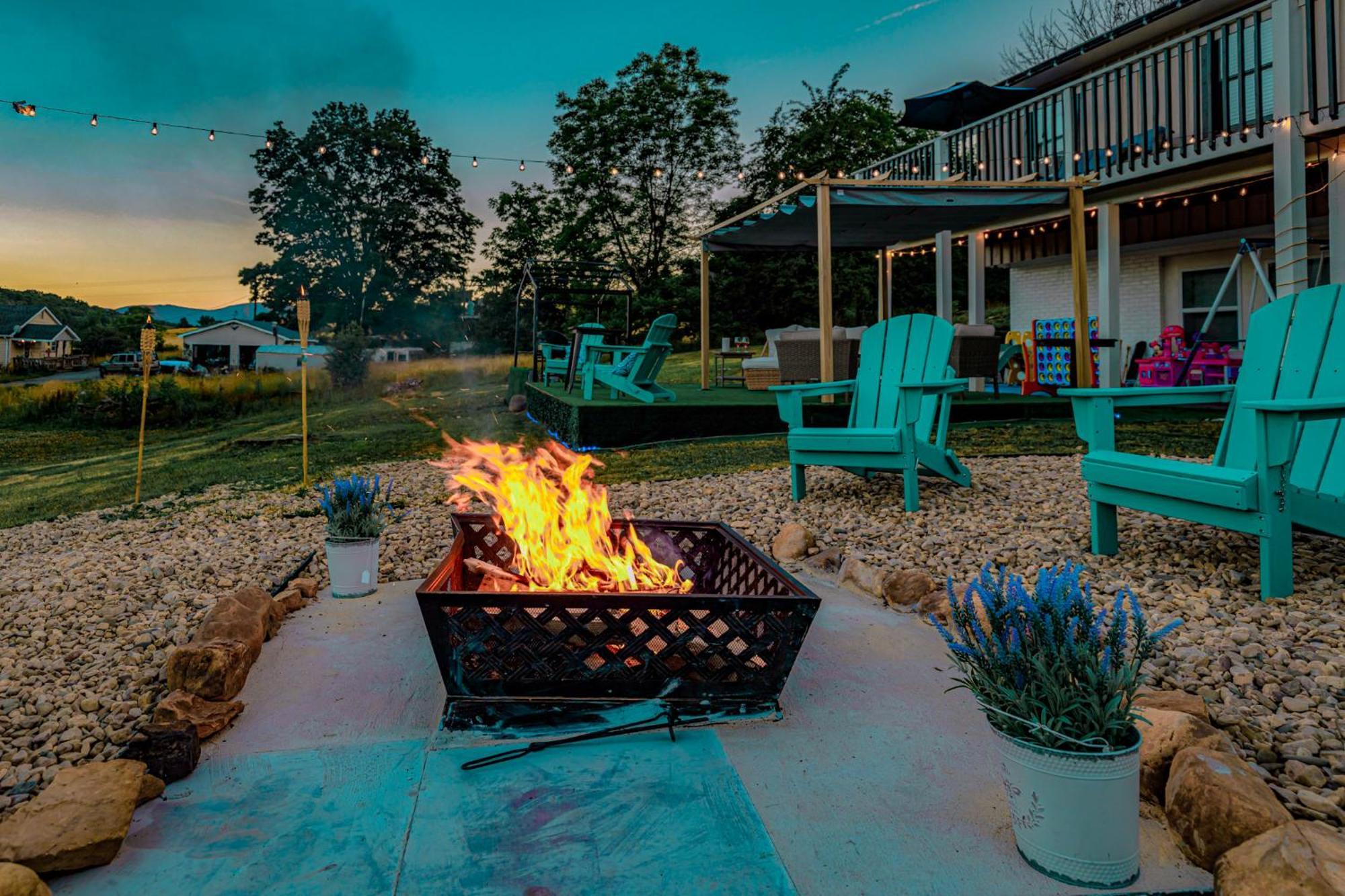 Carloover Vista: Mountain Escape Hot Springs Exterior foto